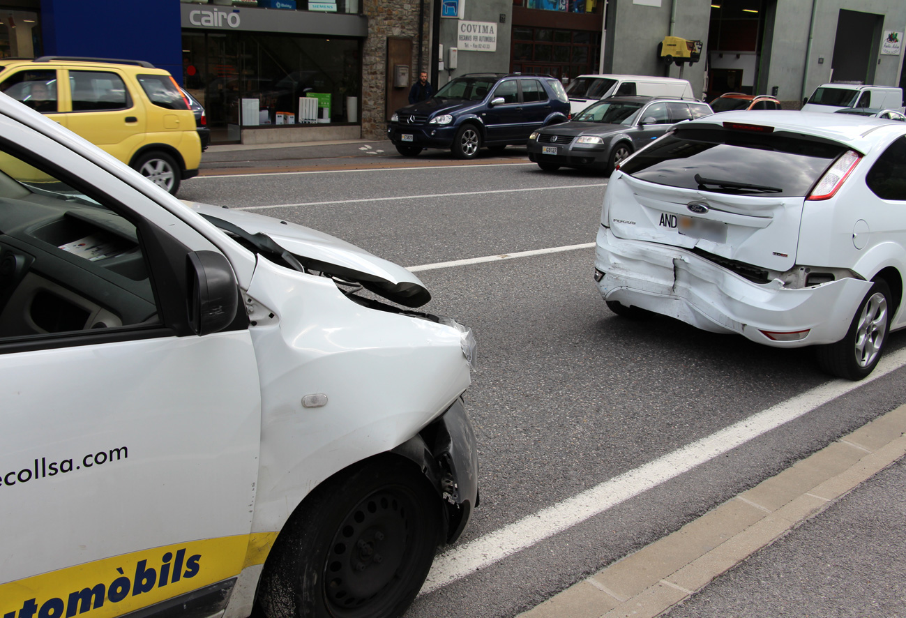 Una topada entre quatre vehicles ha causat aquest dimarts a la ta