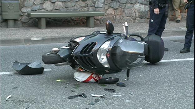 Un utilitari i una motocicleta amb matrícules andorranes han topa