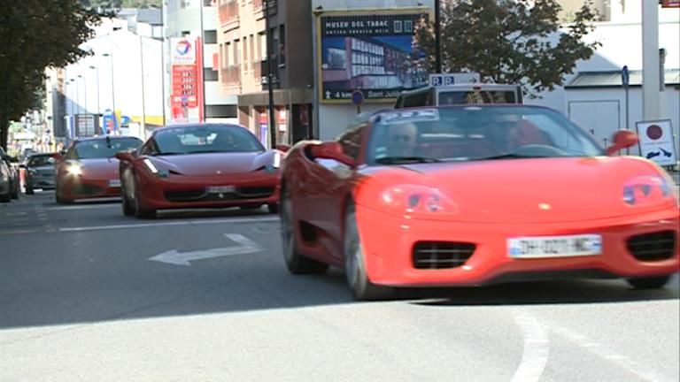 Una cinquantena de Ferraris i altres vehicles de luxe s´han passe