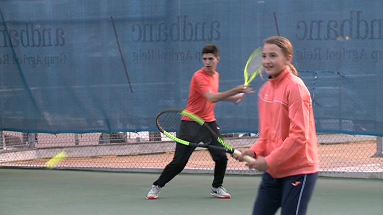 En tennis, la jove Vicky Jiménez continua avançant en el Campiona