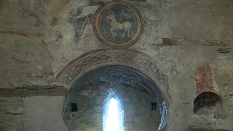 Canvis a l'església de Santa Coloma perquè els frescos llueixin millor