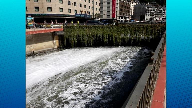 Un vessament puntual de sabó al riu Valira dijous provoca 