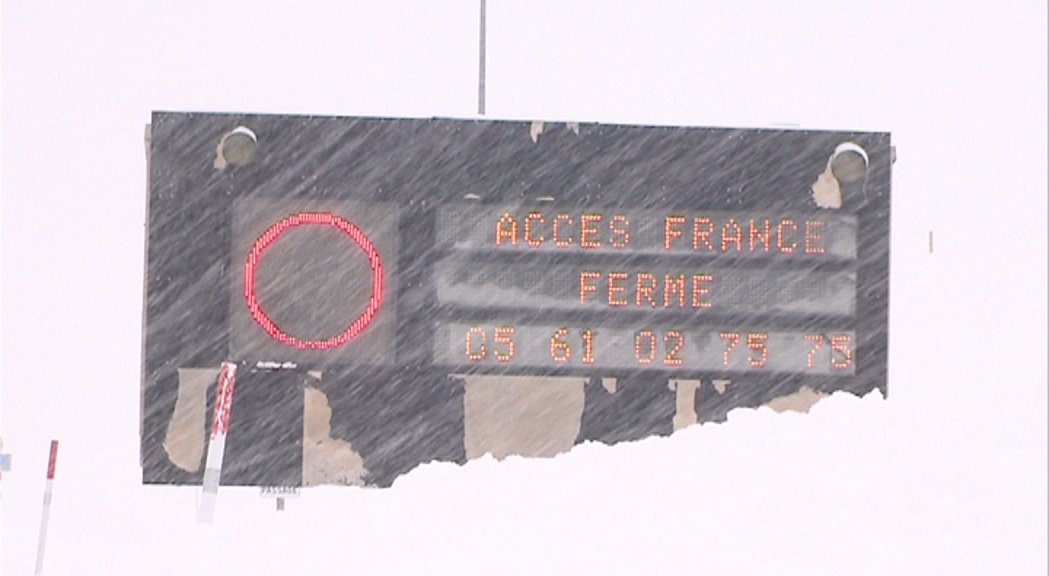 França tanca l'accés a Andorra a causa de la neu i el vent