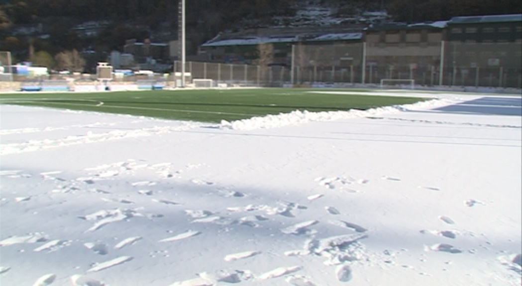 La neu provoca la suspensió del partit del FC Andorra