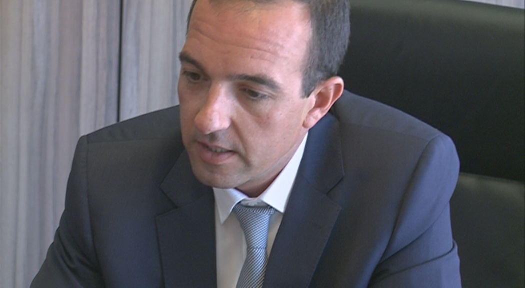 El ministre d'Ordenament Territorial nega haver reduït les inversions a la meitat per la crisi de BPA
