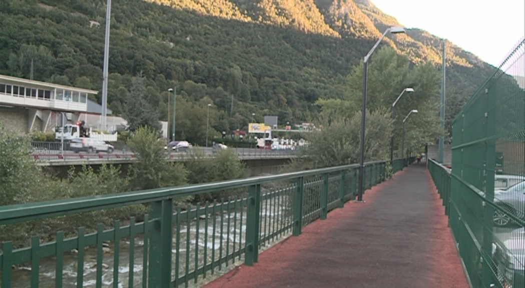 L'accés al passeig del riu d'Andorra la Vella qued