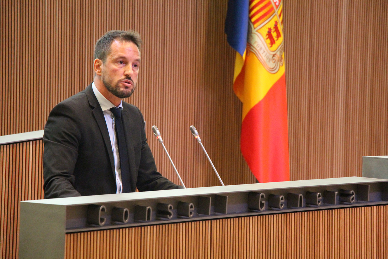 López critica les polítiques laborals "neoconservadores" del Govern i l'acusa de falta de transparència en el cas BPA