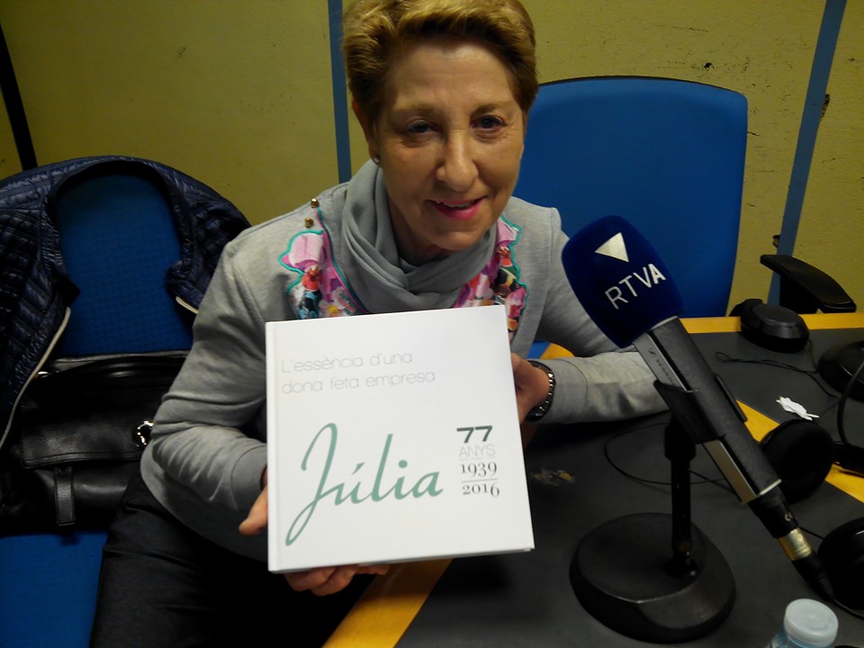 La vida de Júlia Bonet, quiropràctica i estalvis