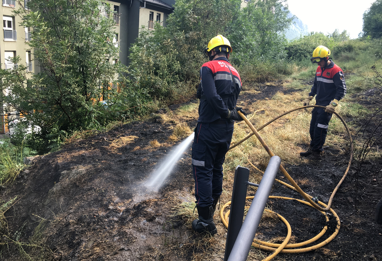 Petit incendi de vegetació prop de Ciutat de Valls