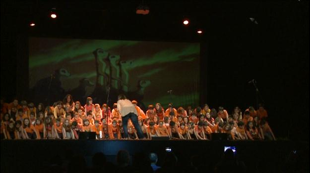 650 nens de 8 i 9 anys participen en una cantada coral