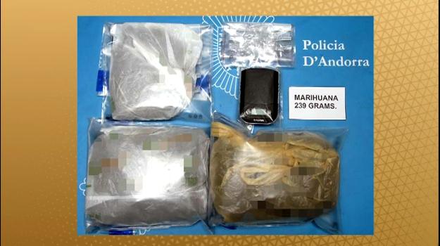Detingut amb 239 grams de marihuana a la frontera