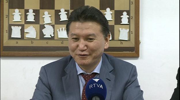 El president de la Federació Internacional d'Escacs visita Andorra