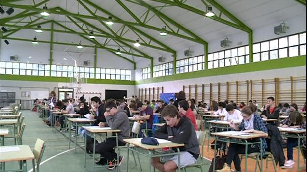 128 alumnes de l'Institut espanyol comencen la selectivitat
