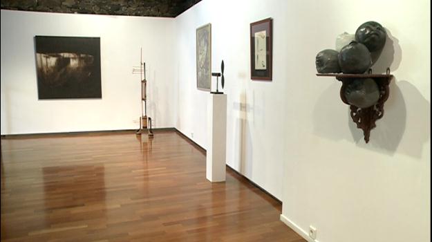 La galeria Pilar Riberaygua exposa obres d'una vintena d'artistes