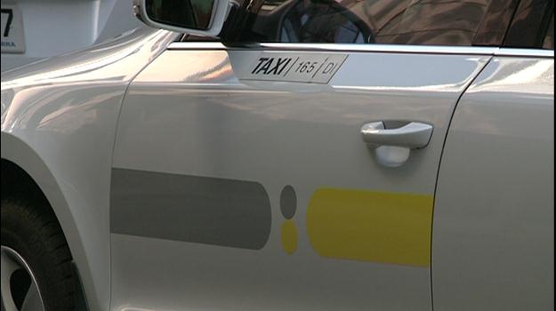Els taxistes xifren en un 20% la caiguda d'ingressos en el sector durant el 2014