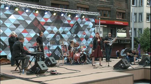 Iaraké & Ginger homenatgen el músic Sergi Victorio a la plaça Coprínceps