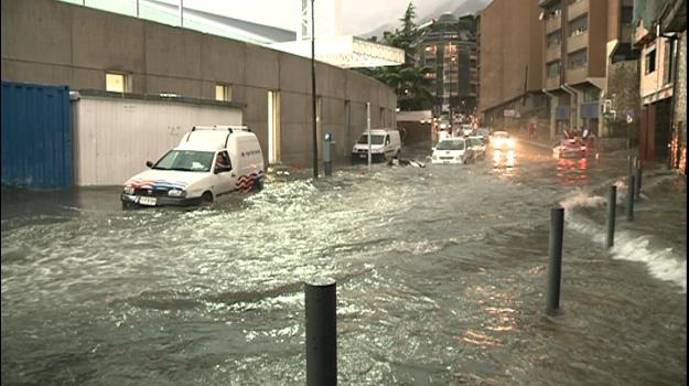 La forta pluja provoca inundacions a diversos punts del país