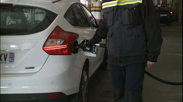 Baixa la importació de carburants el 2014