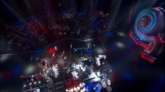 Un centenar d'operaris condicionen el Poliesportiu pel concert d'Elton John