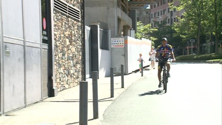 Visitar 20 llocs, en 20 dies i amb només 20 euros porten un ciclista egipci a visitar Andorra