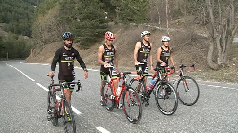 9 triatletes formen una secció del club Marlins a Andorra amb aspiracions i vessant solidari