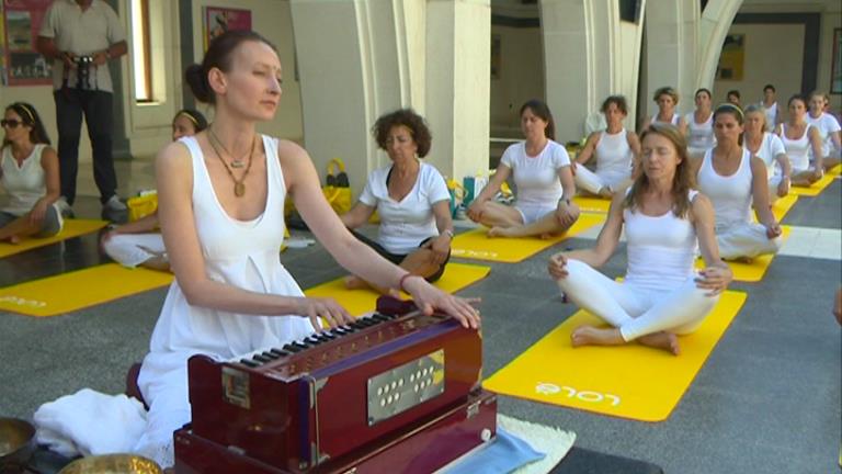 Practicants de ioga andorrans se sumen a un esdeveniment celebrat a 50 ciutats del món