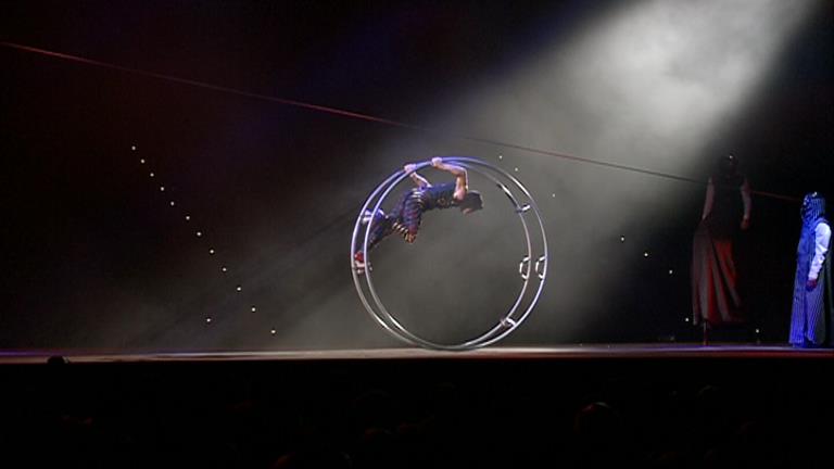 Un dels artistes del Cirque du Soleil pateix un accident de poca gravetat en l'espectacle