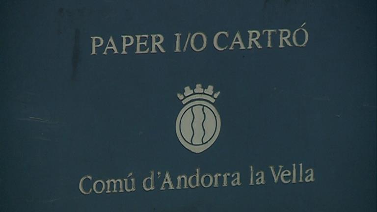 L'Associació de Veïns de Santa Coloma denuncia la manca de contenidors de reciclatge de paper