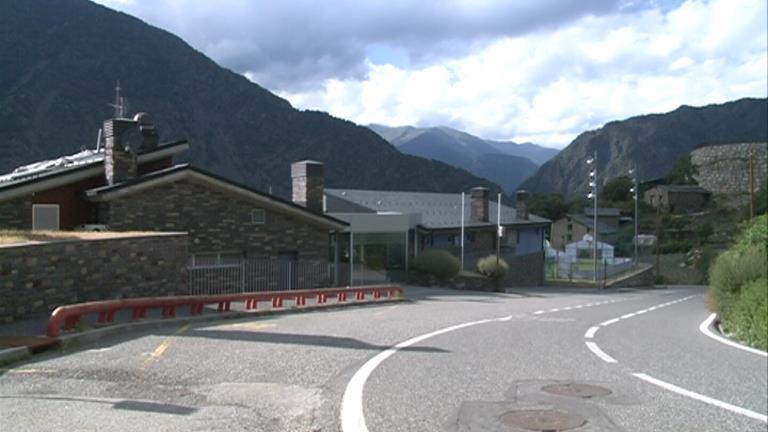 Oposició de la minoria d'Andorra la Vella al trasllat de les colònies a França