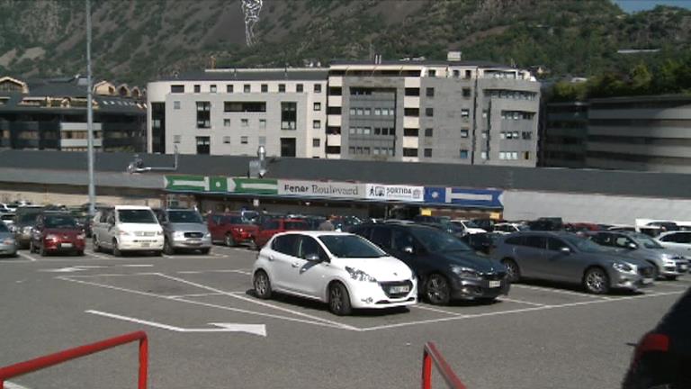 Arriba la targeta conjunta i l'aplicació de FEDA per als aparcaments