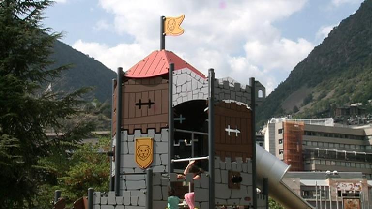Escaldes renova tres zones de joc al Prat del Roure a proposta del Consell d'infants