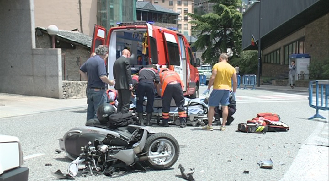 Dos motoristes ferits en accidents a Andorra la Vella i Aixovall