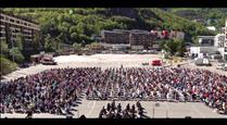 1.500 alumnes ballen al ritme dels lleidatans Koers amb motiu del 40è aniversari de l'Escola Andorrana