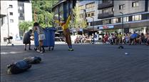 Acròbates de l'escola de circ de Tolosa aterren a Andorra la Vella
