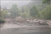 Acumulacions d'aigua i despreniments de terra en ple avís de tempestes 