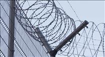 Els agents del centre penitenciari no assumiran encara el trasllat de presos
