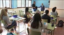L'ambaixador d'Espanya visita els alumnes de secundària del col·legi María Moliner conscient que serà un curs "difícil"