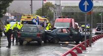 Un aparatós accident davant de l'Estadi Comunal ha obligat a desviar el trànsit