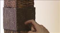 'L'art de la fusió de la pissarra i fusta’, una mostra que vol potenciar els sentits amb les textures d'elements naturals