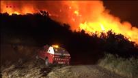 Un incendi a Artesa de Segre crema almenys 500 hectàrees i continua descontrolat