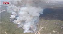 Els Bombers de la Generalitat treballen en un foc forestal al Pont de Vilomara que podria afectar 1.500 hectàrees
