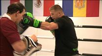 El campió del món de K-1, Artur Kyshenko, instrueix els aficionats a la lluita
