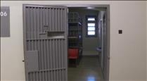 El centre penitenciari instal·la una càmera en una cel·la per vigilar presos perillosos i amb risc d'autolesió