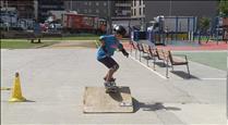 Uns cinquanta nens aprofiten l'estiu per aprendre skate: "no és només un esport, fem una pinya"