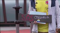 Una cinquantena de persones es concentren a la plaça del Poble en solidaritat amb Colòmbia 