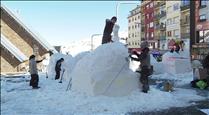Dinou equips al concurs d'escultures de gel del Pas dedicat a la fauna i la flora