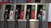 Els distribuïdors de carburants apujaran el preu de la benzina un 4% per la taxa verda