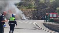 Una furgoneta s'incendia a Aixirivall 