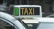 El Govern proposa al sector del taxi unificar les entitats en una centraleta única 