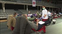 En marxa la quarta campanya de donació de sang organitzada pel MoraBanc i la Creu Roja al Poliesportiu
